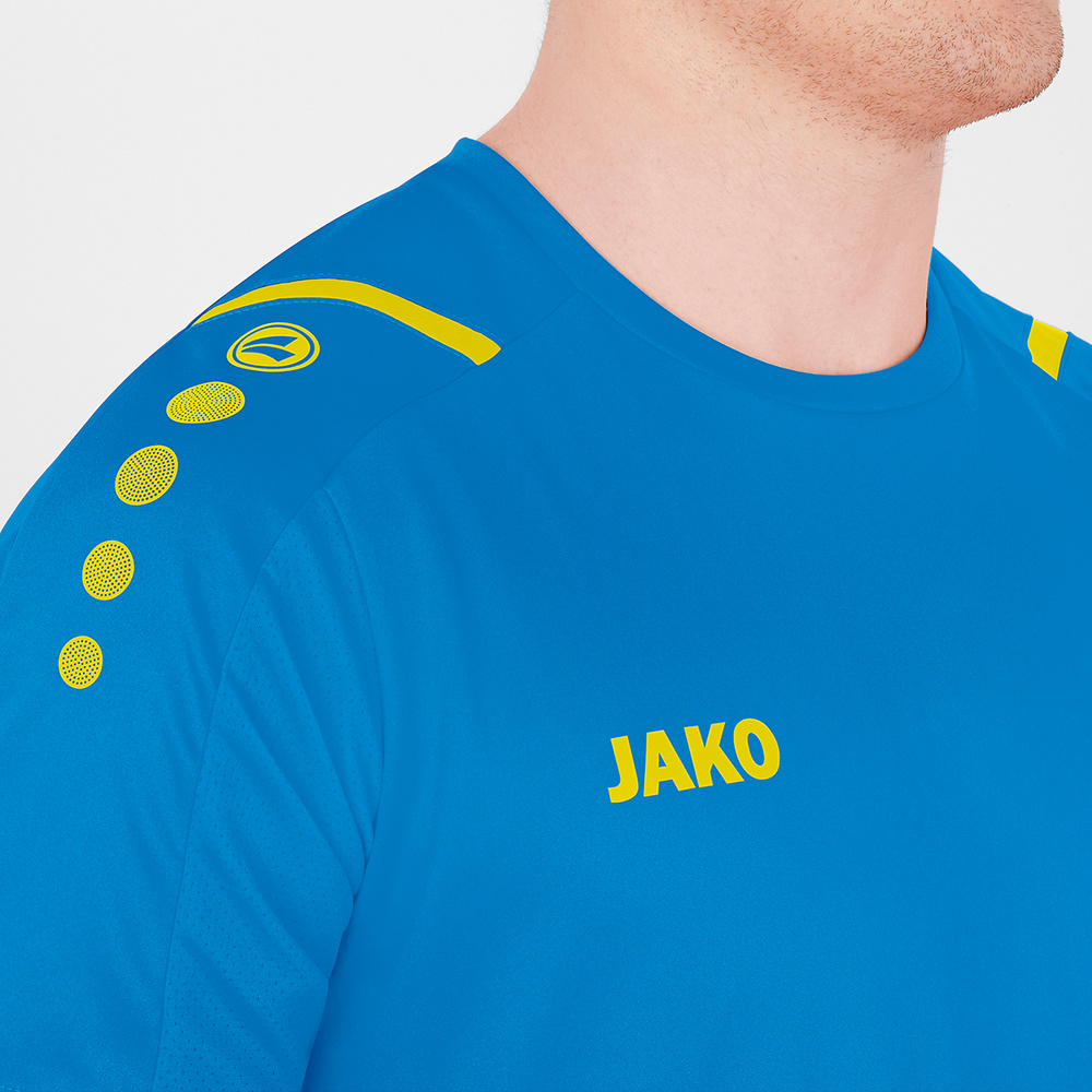 CAMISETA JAKO CHALLENGE MANGA CORTA, AZUL JAKO-AMARILLO NEÓN HOMBRE. 