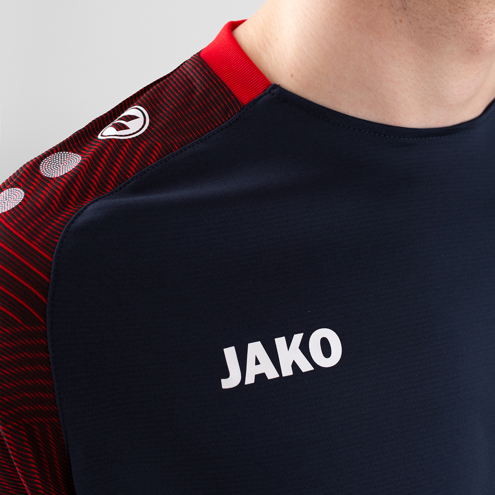 CAMISETA JAKO PERFORMANCE, MARINO-ROJA HOMBRE. 