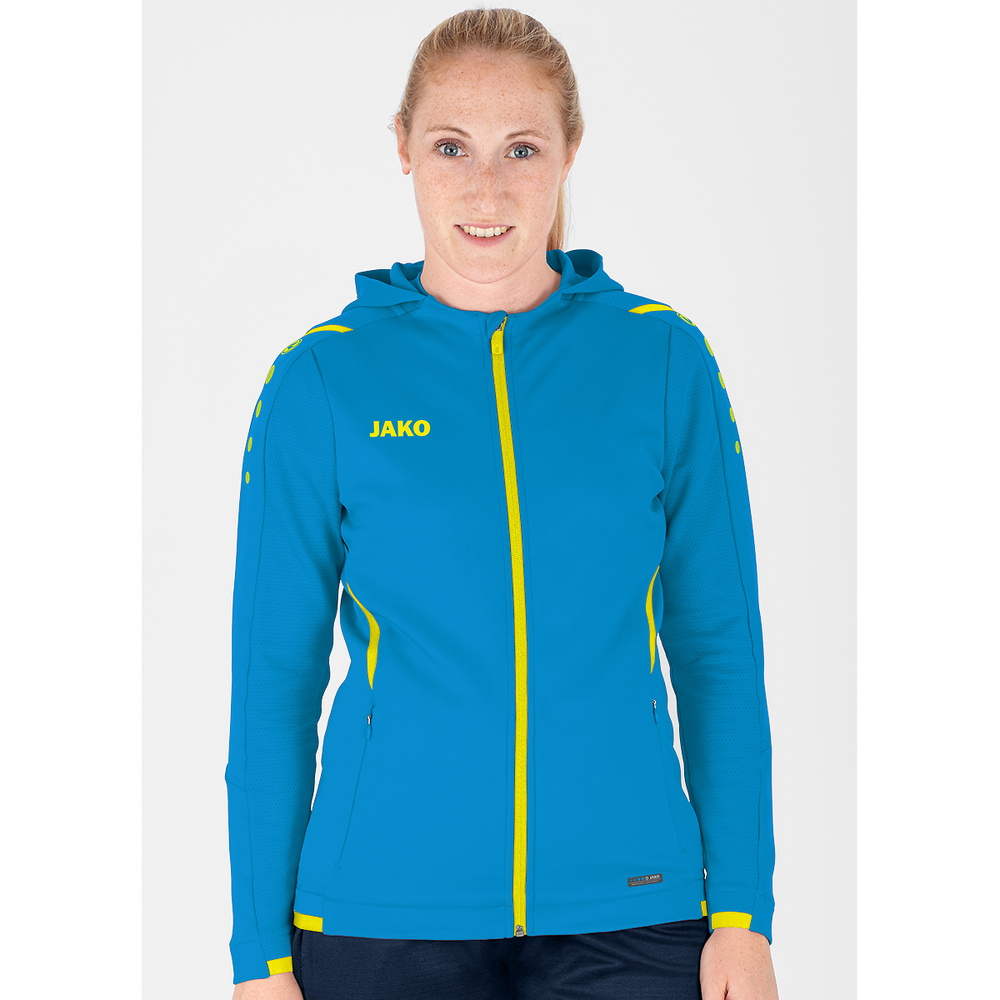 CHAQUETA DE ENTRENAMIENTO CON CAPUCHA JAKO CHALLENGE, AZUL JAKO-AMARILLO NEÓN MUJER. 