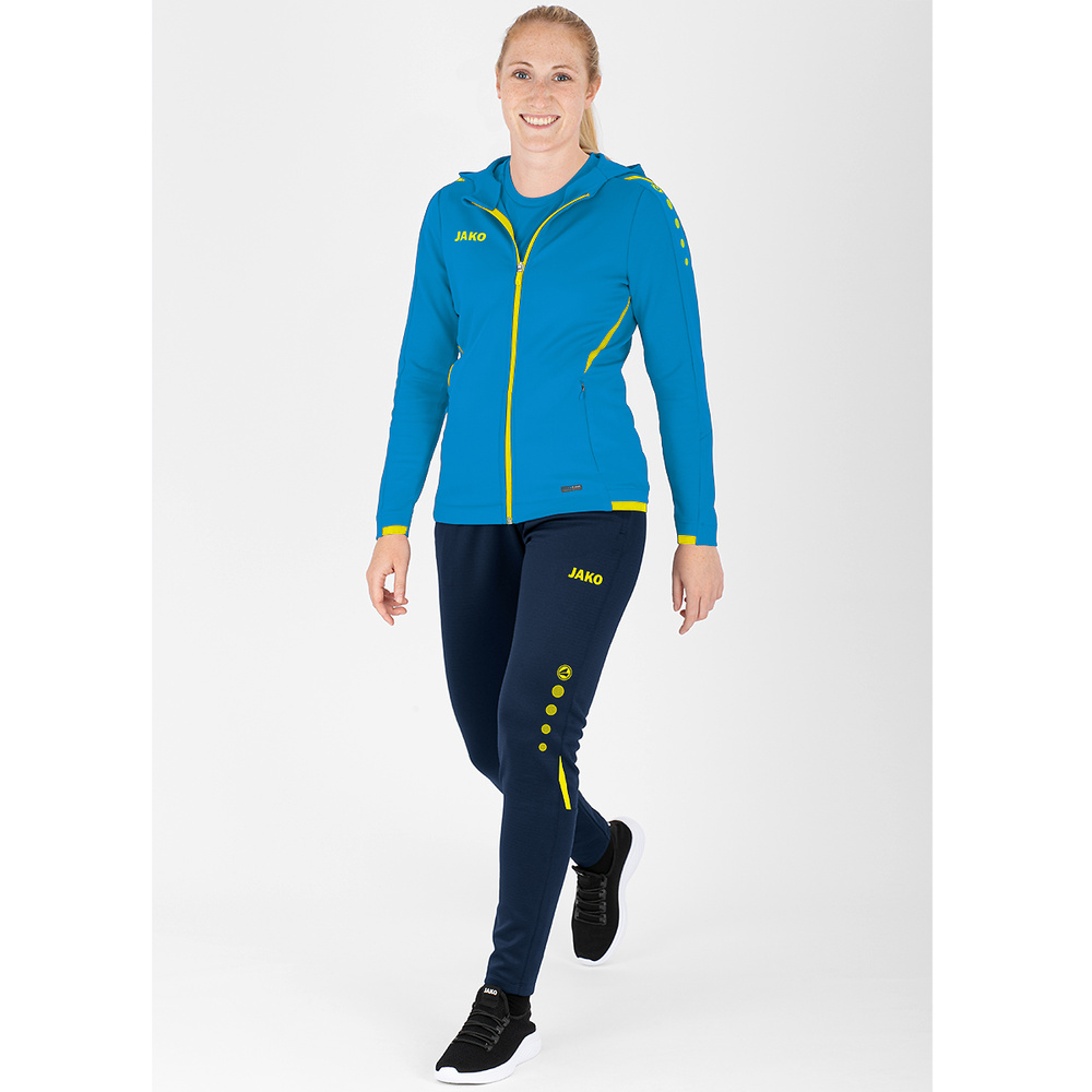 CHAQUETA DE ENTRENAMIENTO CON CAPUCHA JAKO CHALLENGE, AZUL JAKO-AMARILLO NEÓN MUJER. 