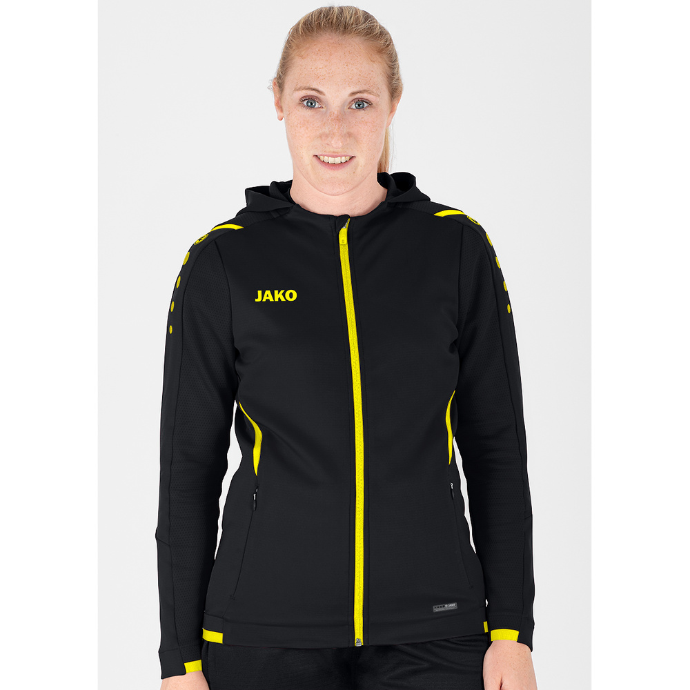 CHAQUETA DE ENTRENAMIENTO CON CAPUCHA JAKO CHALLENGE, NEGRA-AMARILLA MUJER. 