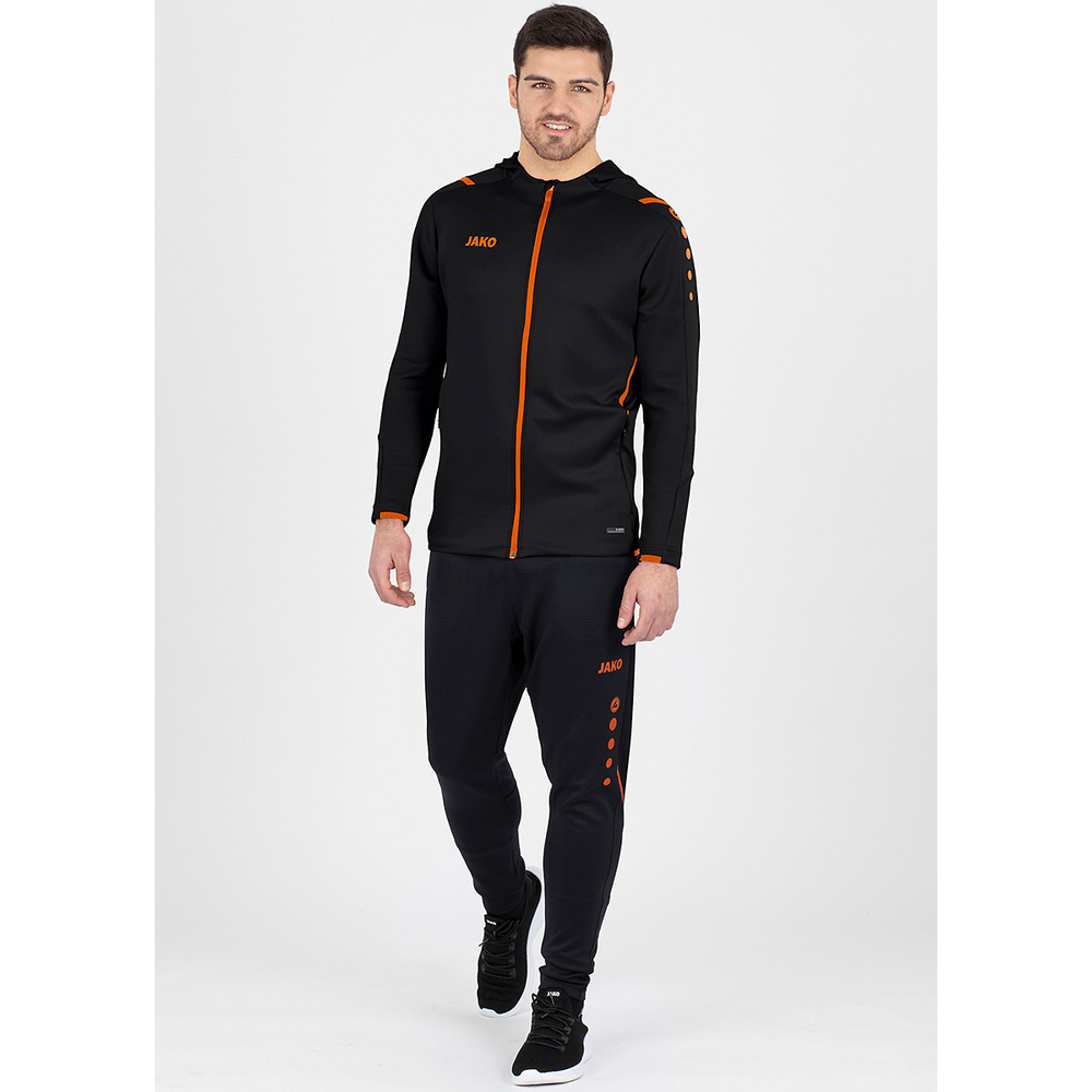 CHAQUETA DE ENTRENAMIENTO CON CAPUCHA JAKO CHALLENGE, NEGRA-NARANJA NEÓN HOMBRE. 