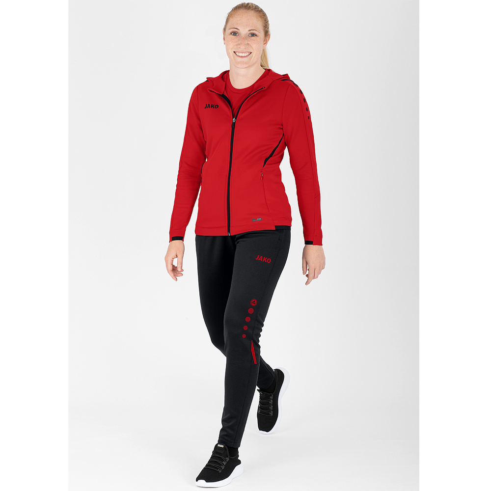 CHAQUETA DE ENTRENAMIENTO CON CAPUCHA JAKO CHALLENGE, ROJA-NEGRA MUJER. 