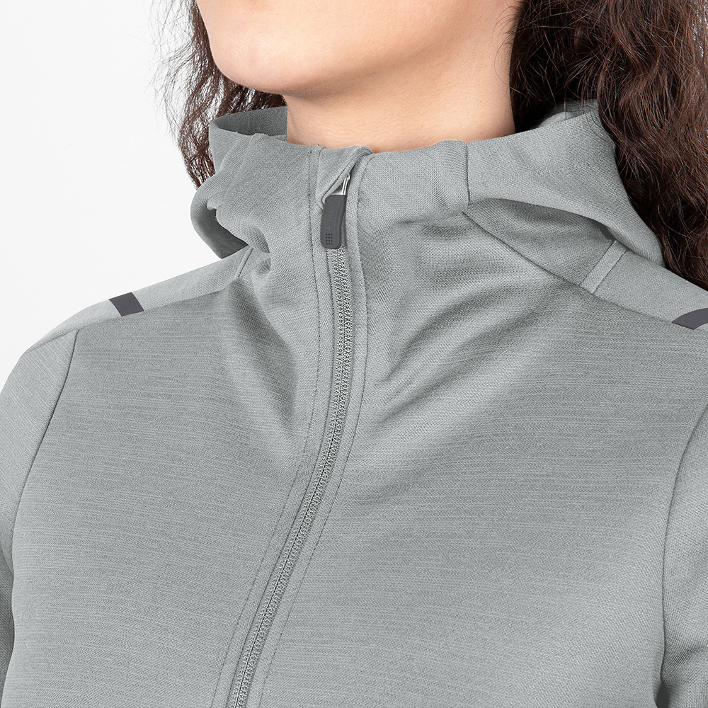 CHAQUETA DE OCIO JAKO CHALLENGE CON CAPUCHA, GRIS CLARO-ANTRACITA MUJER. 