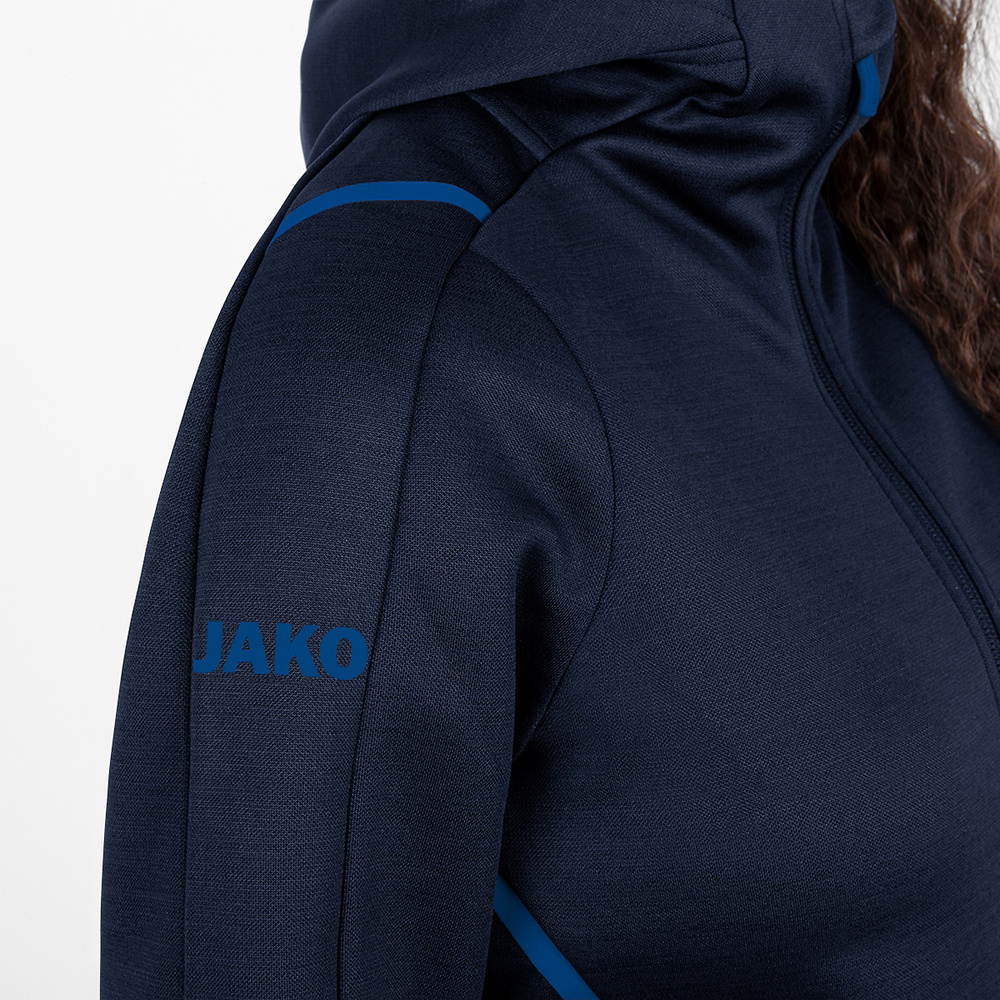 CHAQUETA DE OCIO JAKO CHALLENGE CON CAPUCHA, MARINO-ROYAL MUJER. 