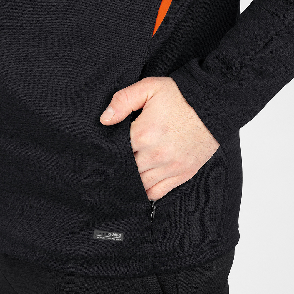 CHAQUETA DE OCIO JAKO CHALLENGE CON CAPUCHA, NEGRA-NARANJA NEÓN HOMBRE. 