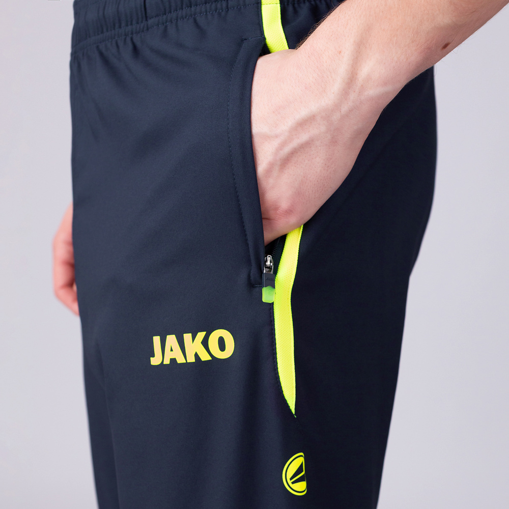 PANTALÓN DE PRESENTACIÓN JAKO ALLROUND, MARINO-AMARILLO HOMBRE. 