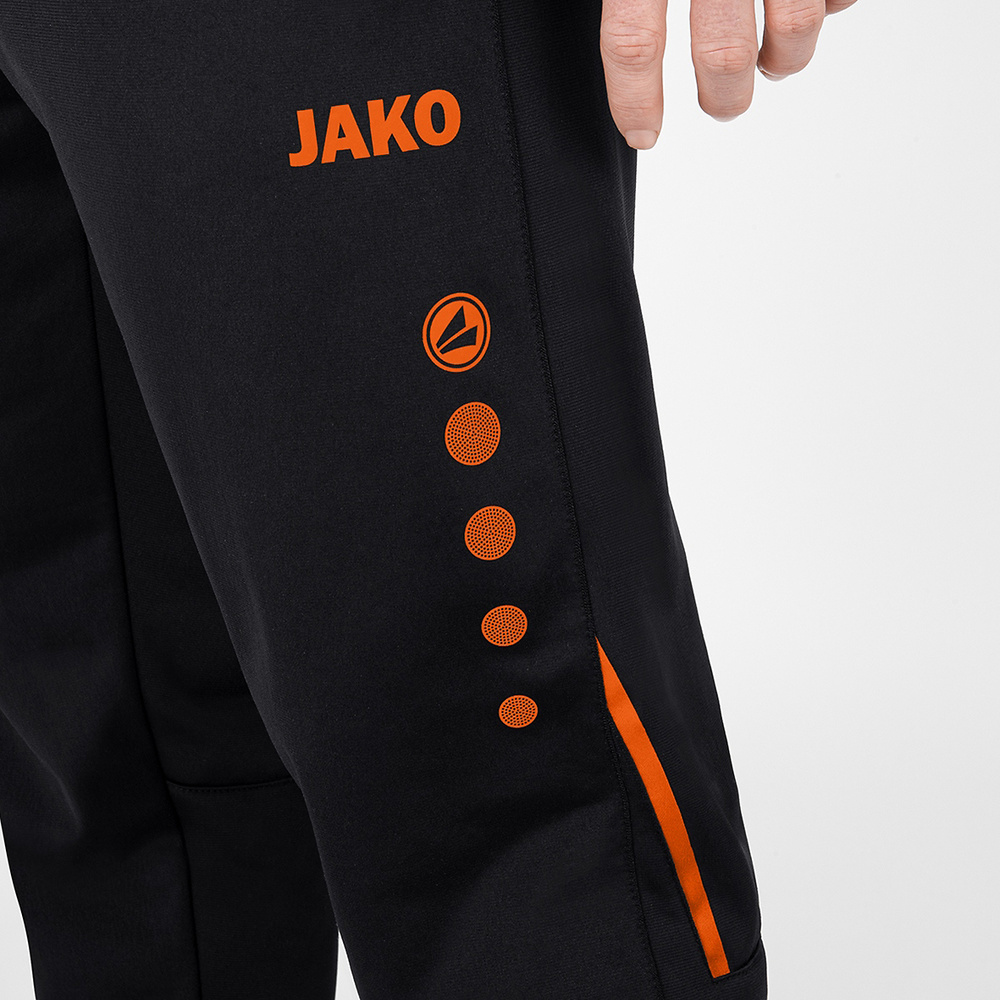 PANTALÓN POLIÉSTER JAKO CHALLENGE, NEGRO-NARANJA NEÓN HOMBRE. 