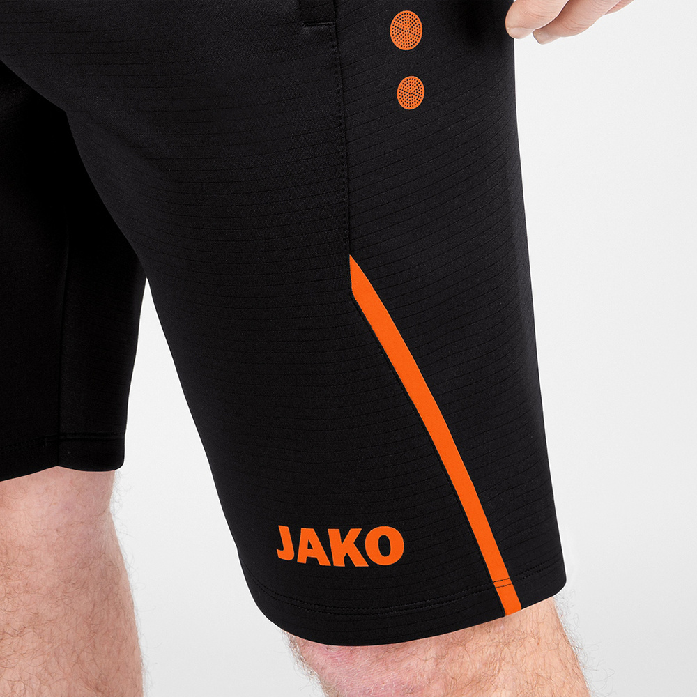 SHORT DE ENTRENAMIENTO JAKO CHALLENGE, NEGRO-NARANJA NIÑO. 